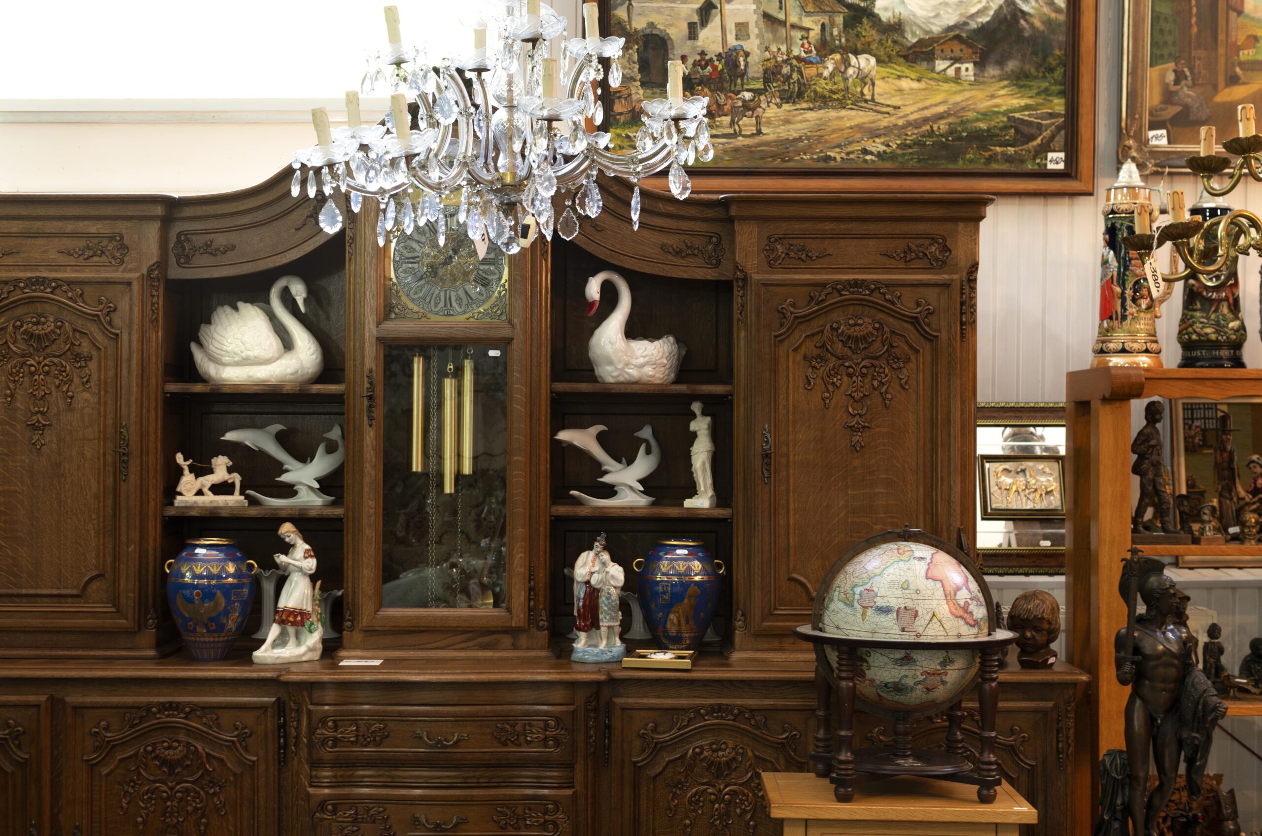 vintage-furniture-antique-store-2-min