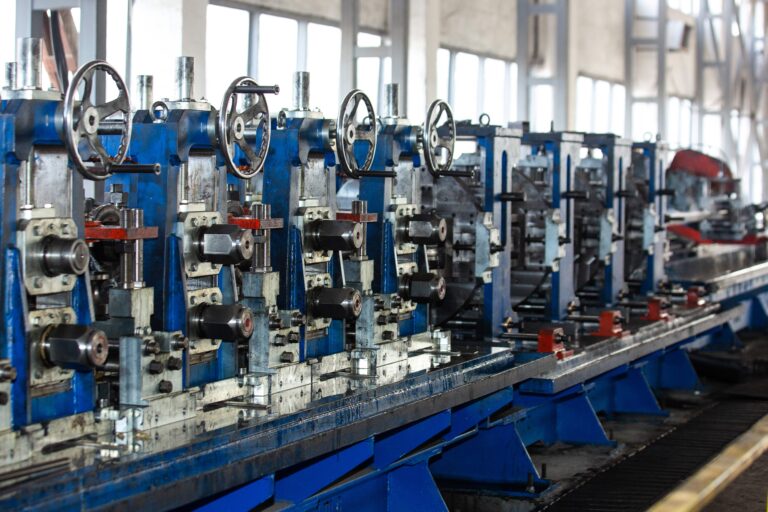 machines-industrial-building-min